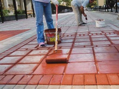Как обновить тротуарную плитку на участке без больших затрат